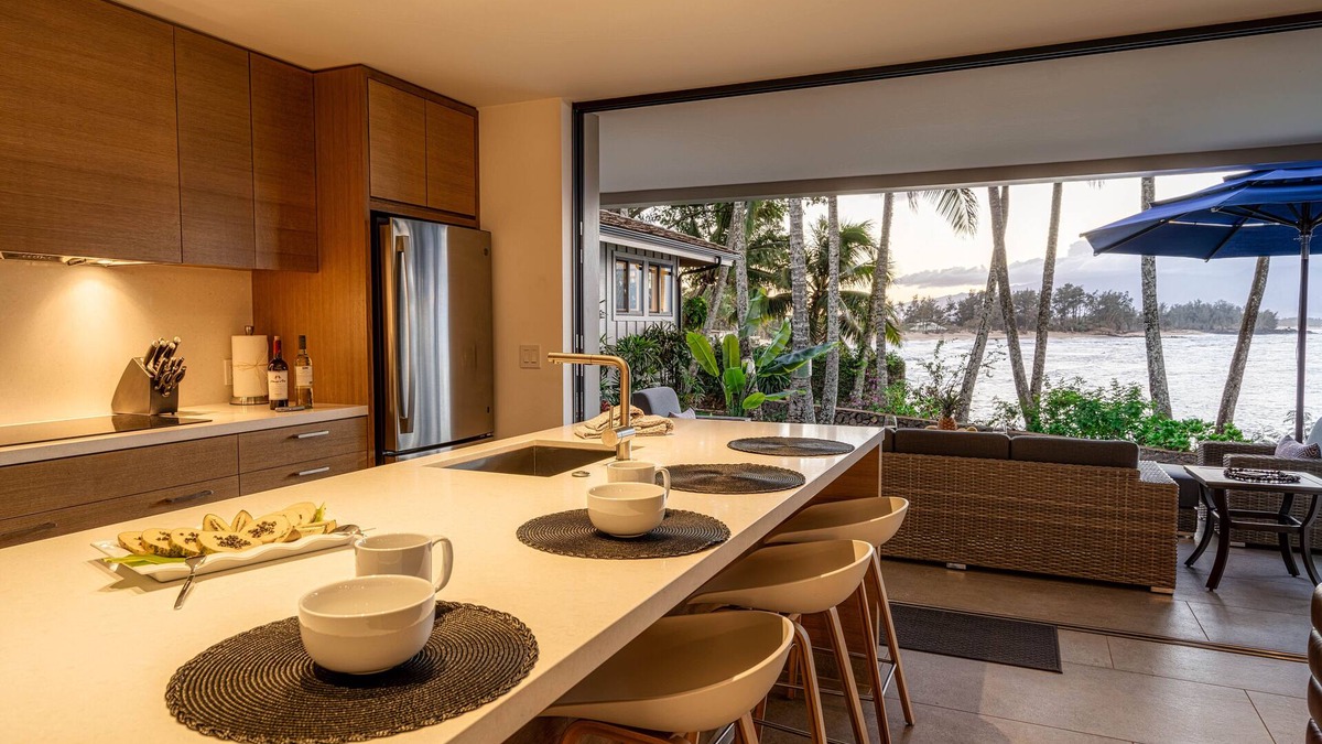 Paia House | Paia Bay House, ocean front with stunning views from all rooms in the house.