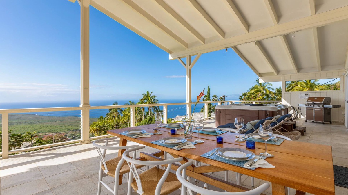 Honaunau-Napoopoo House | Panoramic Ocean View with Huge Covered Lanai & Hot Tub