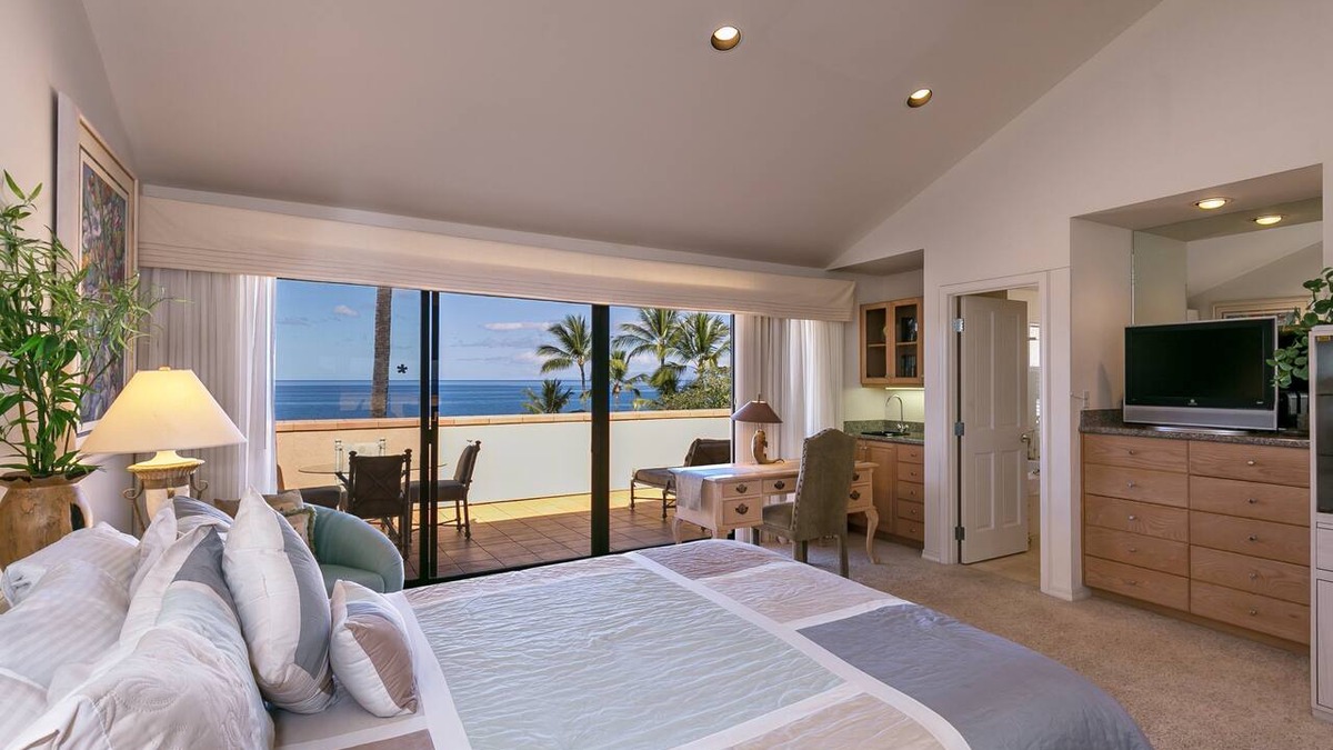 Wailea Condo | Panoramic Ocean Views - Makena Surf A203