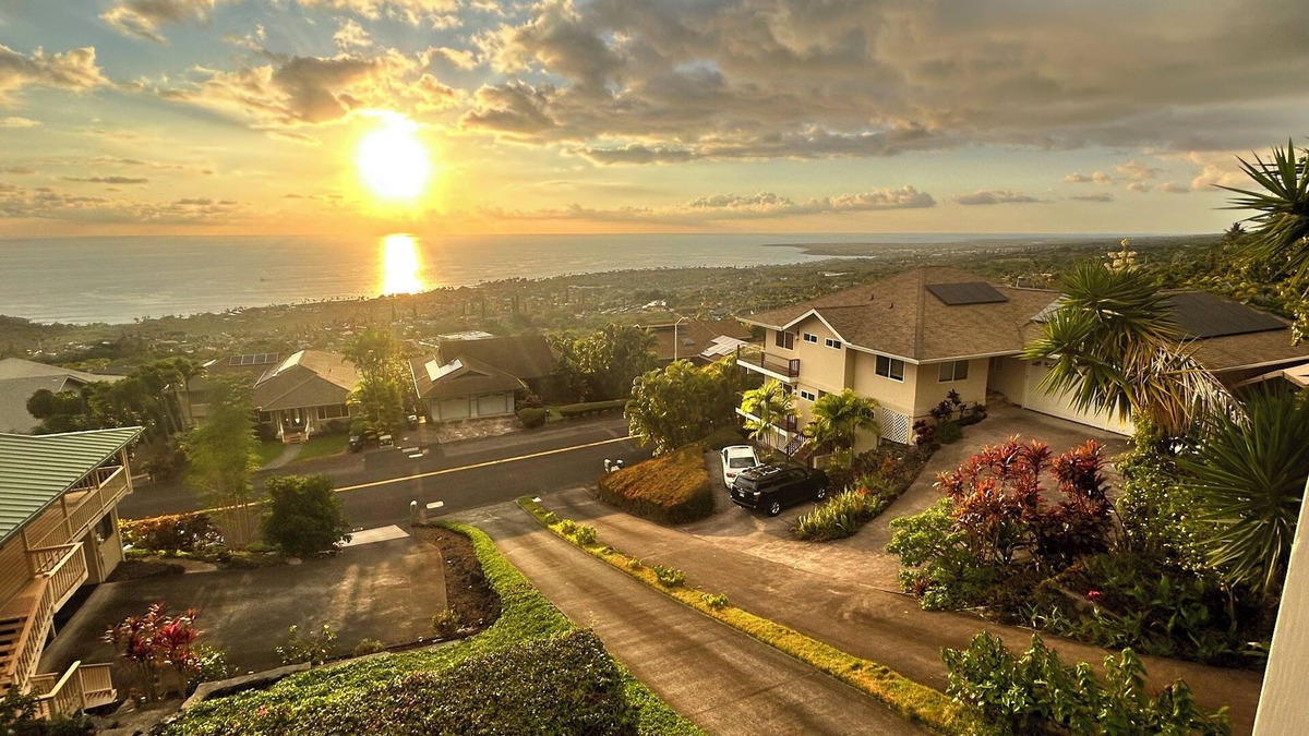 Kailua-Kona House | Panoramic view of ocean. Excellent location. Quiet neighborhood. Sleep 10