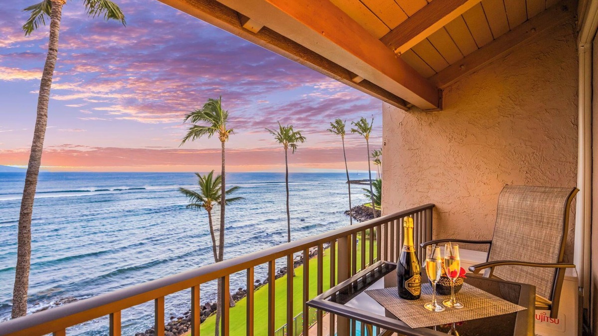 Maalaea Condo | Paradise in Stunning Penthouse with A/C, parking, sleeps 6!nLauloa # 405