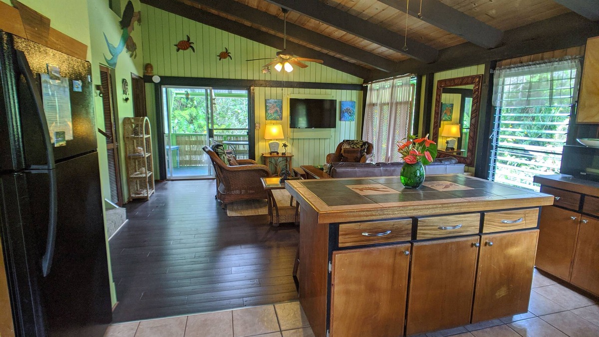 Keaau Apartment | Paradise On a Budget!