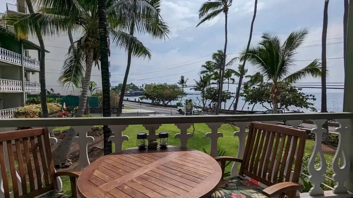 Historic Kailua Village Condo | Paradise Private Unit, Ocean View, Queen Bed, Downtown Kona