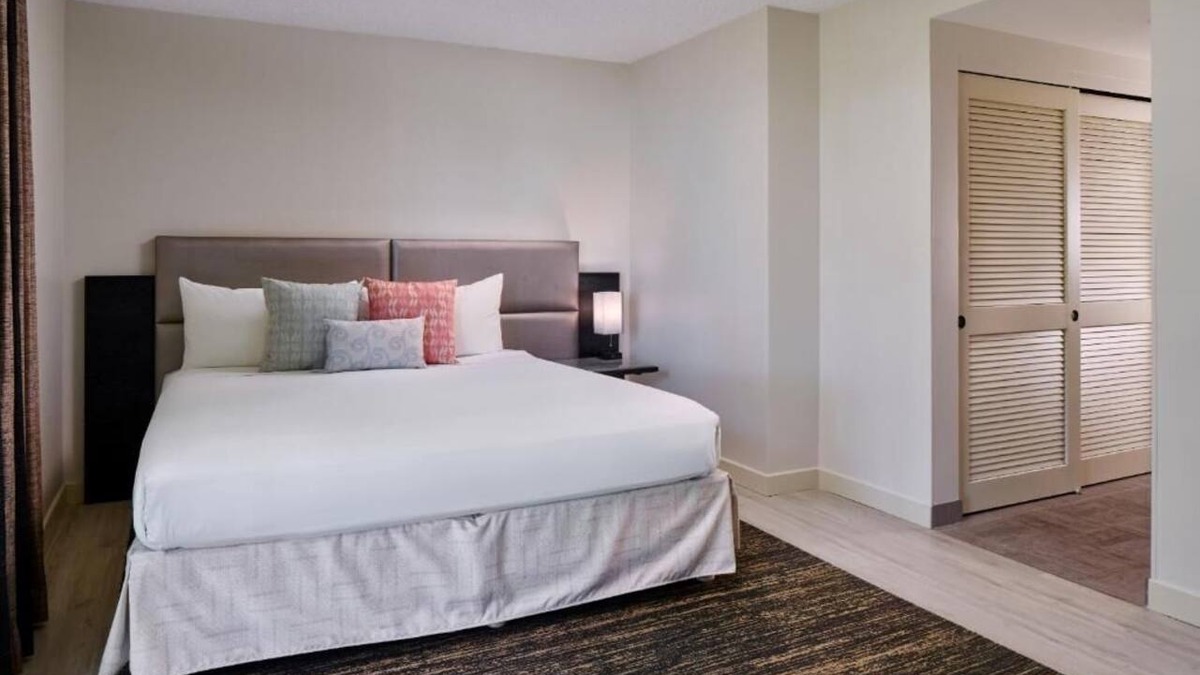 Diamond Head - Kapahulu - St. Louis Hotel | Park View King | Kaimana Beach Hotel | Views of Lush Kapiolani Park