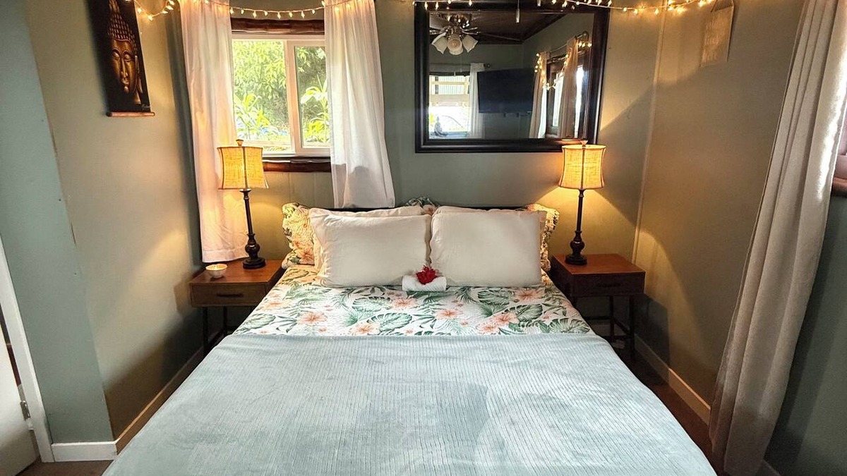 Opihihale Apartment | Peaceful, private studio overlooking the pacific Ocean.