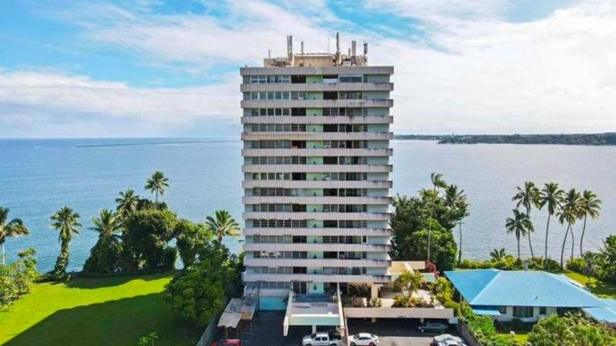 Hilo Condo | Penthouse Paradise 2 Bedroom Apartment on the water, overlooking Hilo Bay!