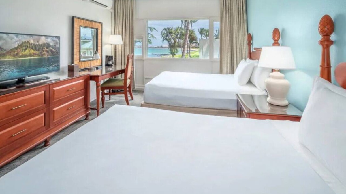 Kahului Hotel | Perfect Beach Vacation | 3 Ocean View Units w/Pool | Kanaha Beach - 2.9 miles