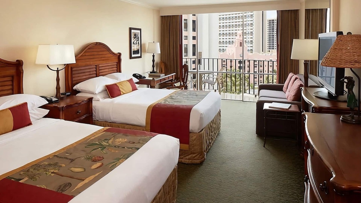 Waikiki Hotel | Perfect Event Location! 3 Great Units, Beachfront, Event Space, 3 Restaurants