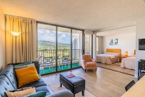 Waikiki Apartment | Pool & Jacuzzis, Free Parking, WiFi, AC, Comfy Beds, BBQ, and Great View