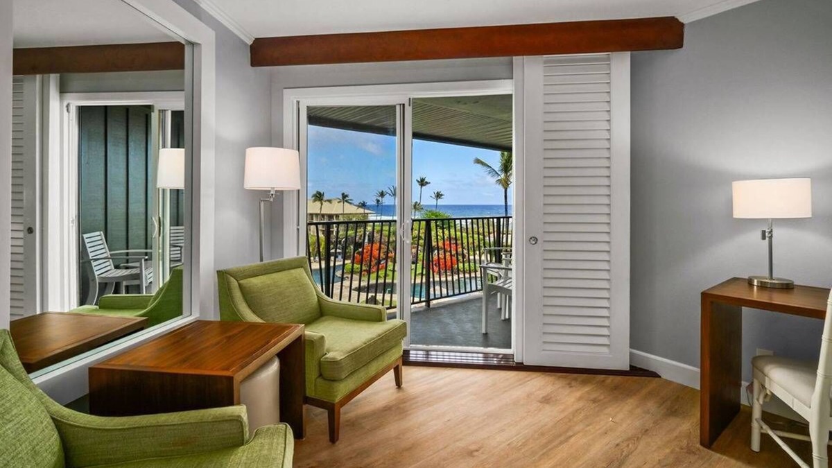 Hanamaulu Resort | Pool Ocean View. 4 Star Beachfront Resort. Lanai.AC.Restaurant.Pool. Gym.Spa.