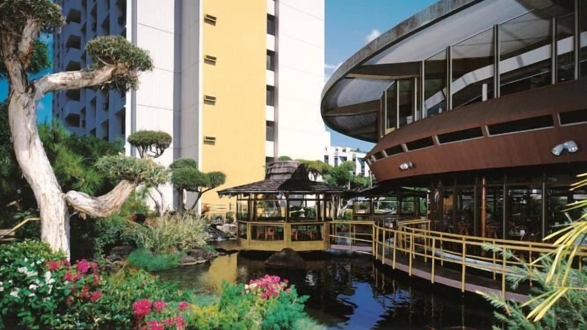 Ala Moana House | Prime Location! 2 Sleek Units, Onsite Pool, Pet-Friendly Property