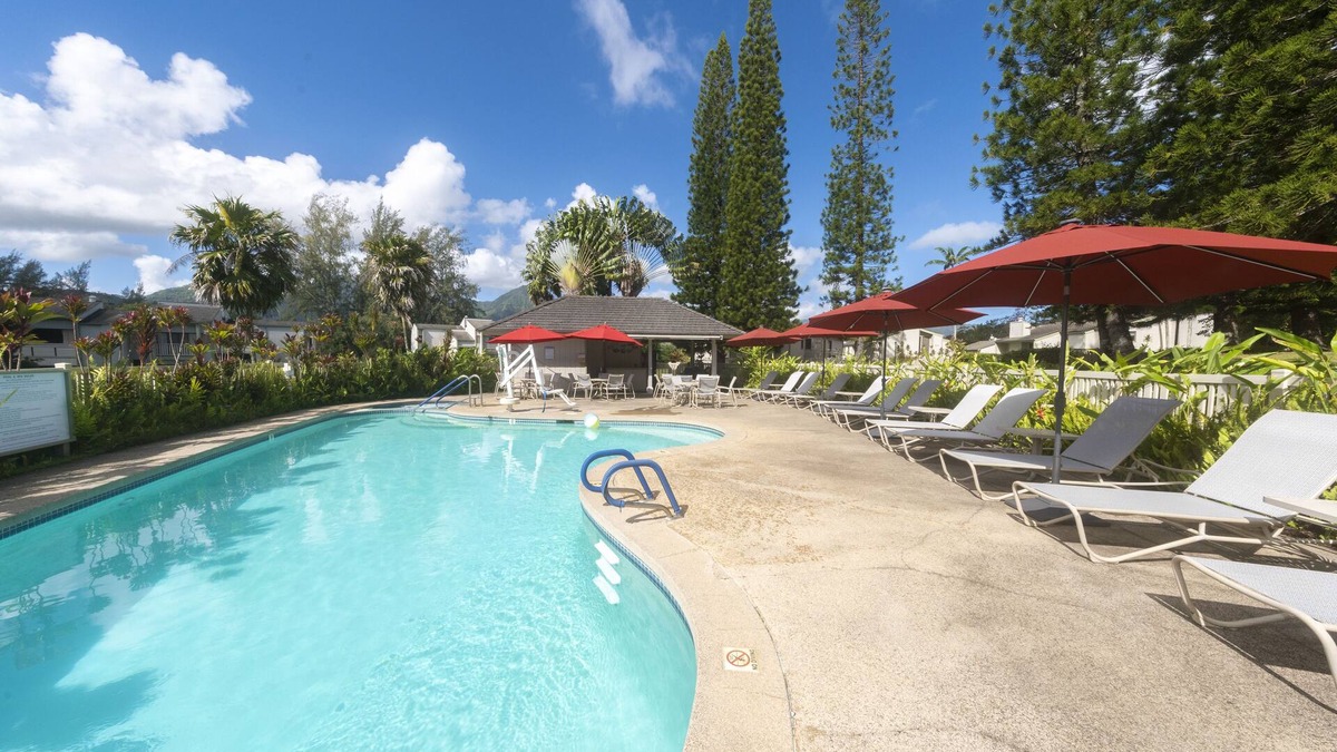 Princeville Hotel | Prime Location | Near Award-Winning Golf | Free Parking | Pool | 4 Modern Units