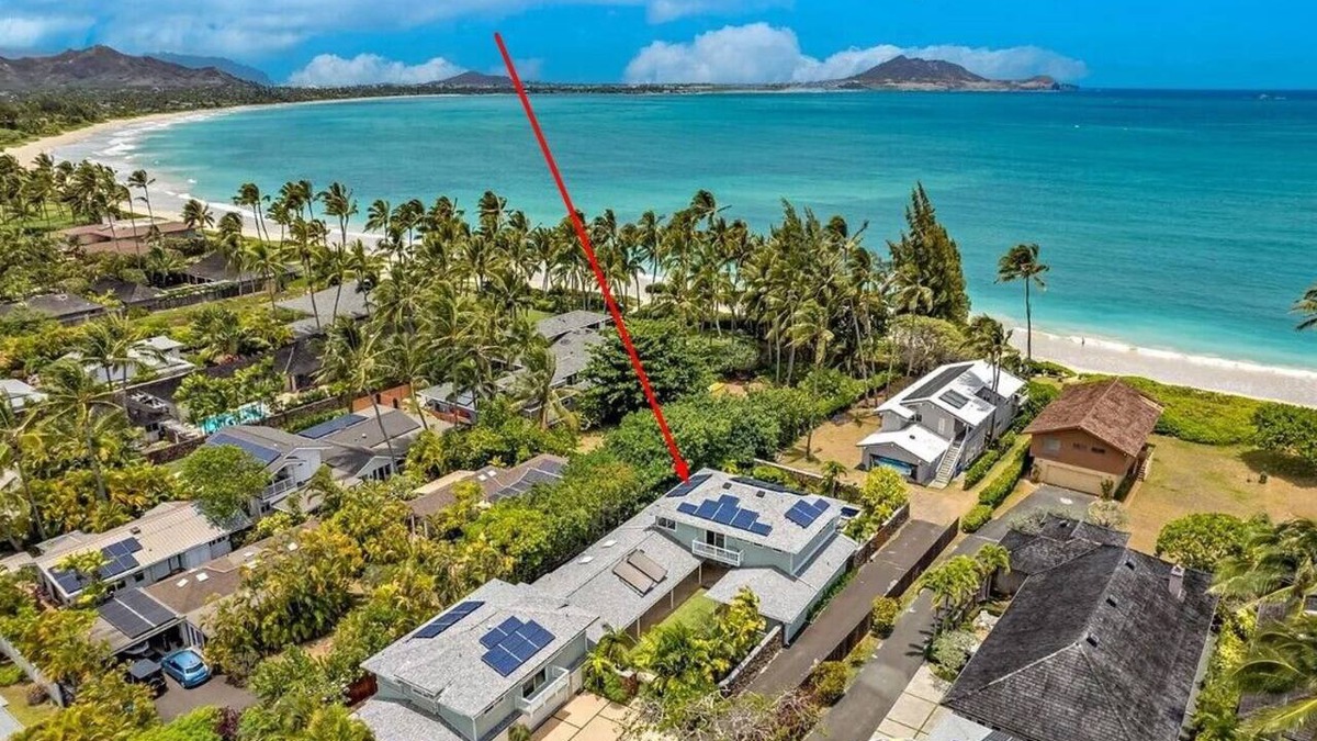 Kailua House | Private, Chic, Beach Retreat, 4BR in Kailua, pool