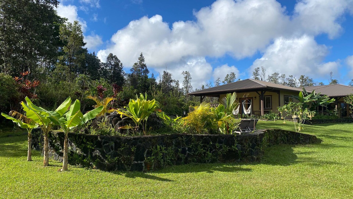 Orchidlands Estates Cottage | Private guest house on gorgeous tropical 3 acre estate perfect central location.