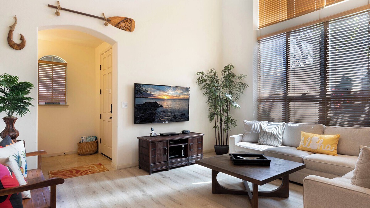 Kamuela Condo | Private luxury home with high ceilings and room for 6