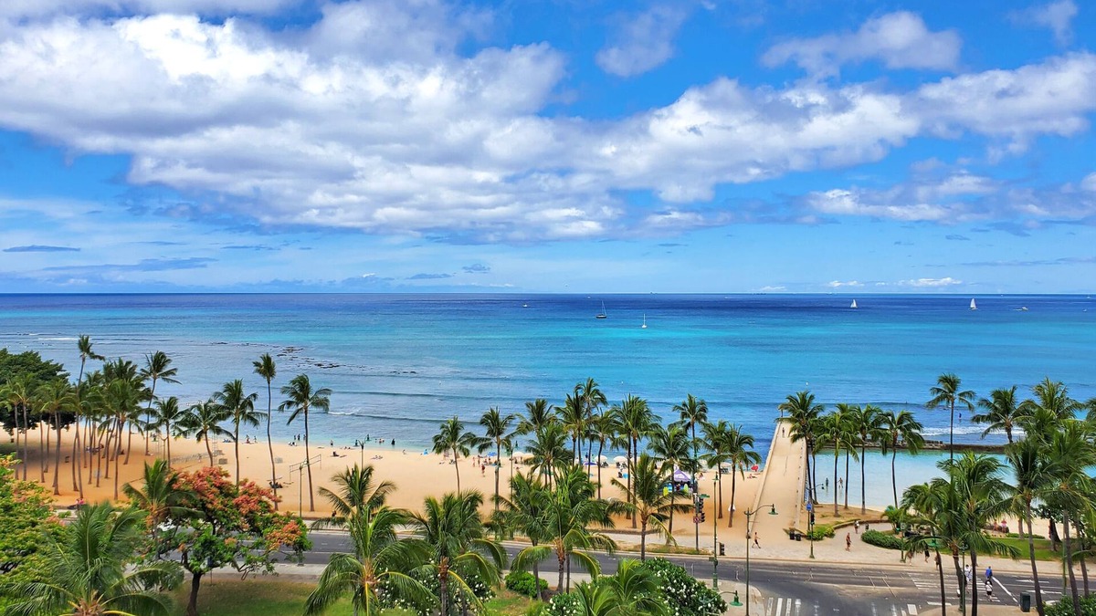 Waikiki Condo | 🛏Queen-Bed 🏝Beachy Studio at the Waikiki Grand Hotel® 605