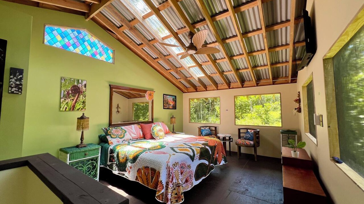 Kapoho Cabin | Rare Rainforest Hideaway -.Experience the sights & sounds of the true jungle!