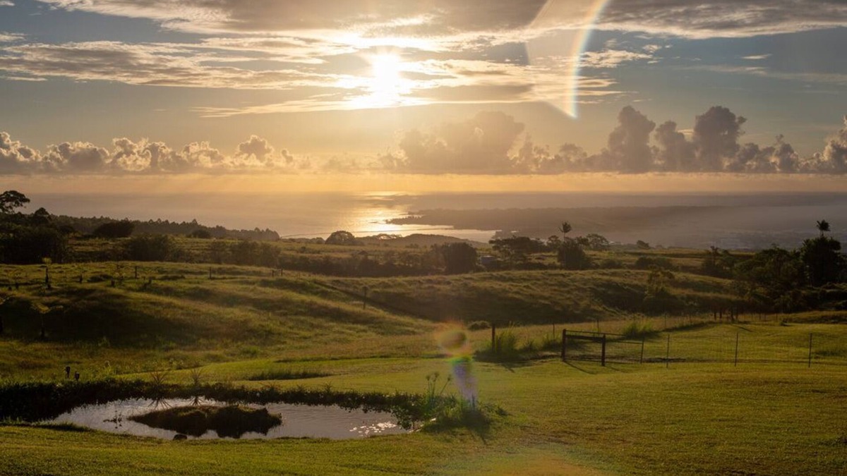 Hilo House | Recharge in a Self-Sufficient Ocean View Eco Village
