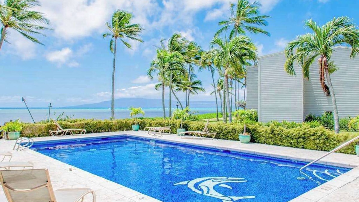 Ualapue Condo | Relax on a Shaded Lanai in an Ocean-View Condo with Pool & Cabana
