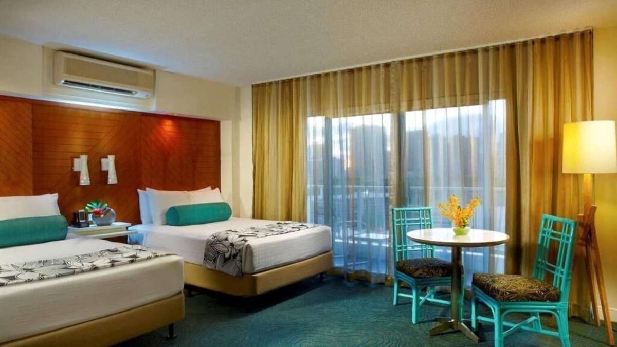 Waikiki Hotel | Relaxed Family Travel: 4 Spacious Rooms Near Waikiki + Free Breakfast