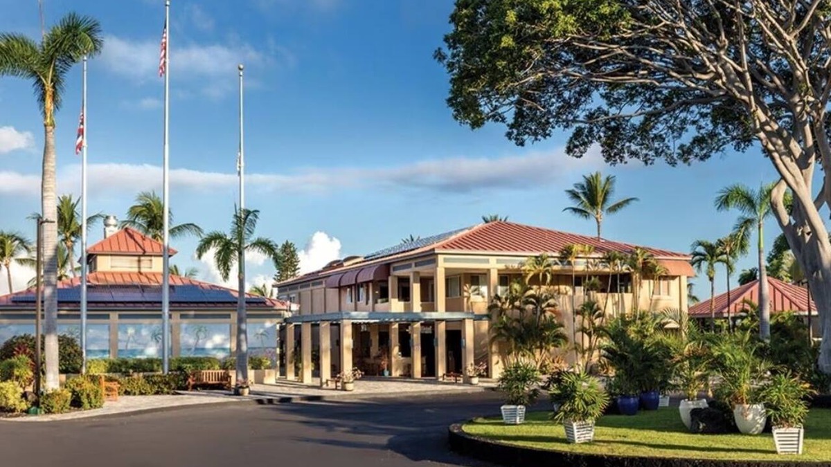 Kahaluu Bay Resort | Relaxing resort in serene Kailua-Kona perfect for a weekend getaway.