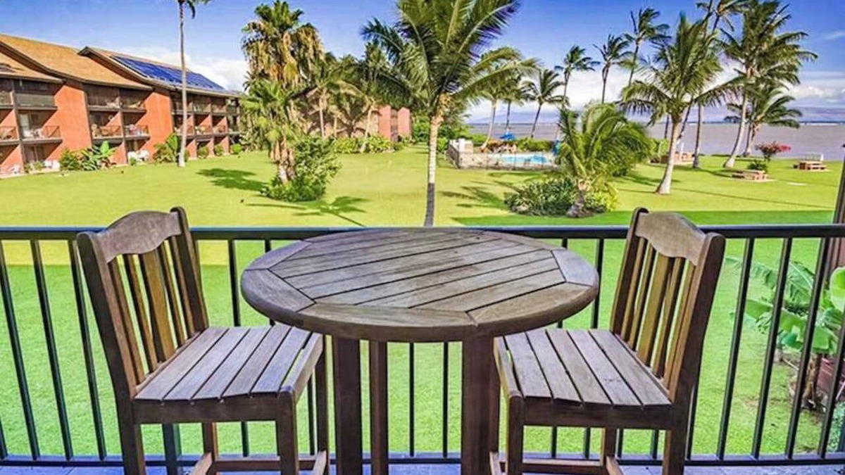 Kaunakakai Condo | Remodeled Molokai Condo with Ocean Views, WiFi, Pool & Grills