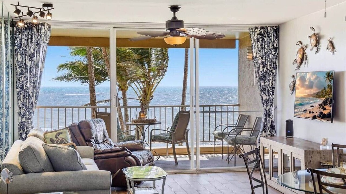 Kihei Condo | Remodeled Oceanfront 1 bedroom Kihei condo, AC, views, beach