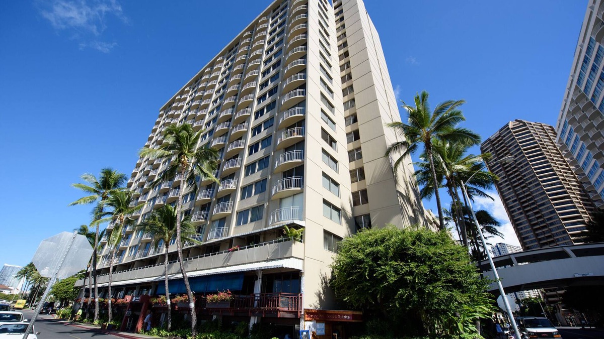 Waikiki Condo | Renovated Ocean Front 1 Bedroom! Ilikai Marina (IM92)