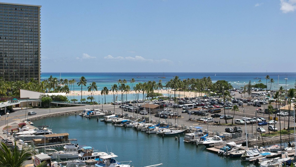 Ala Moana Condo | Renovated Oceanfront Condo