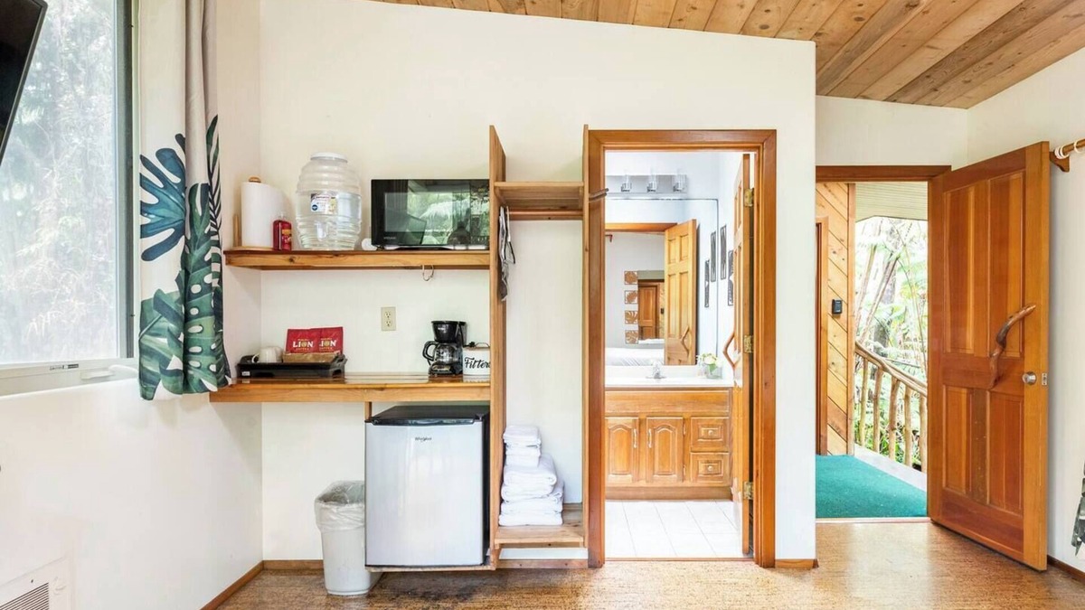 Volcano Cabin | Romantic Volcano Getaway with a Hot Tub