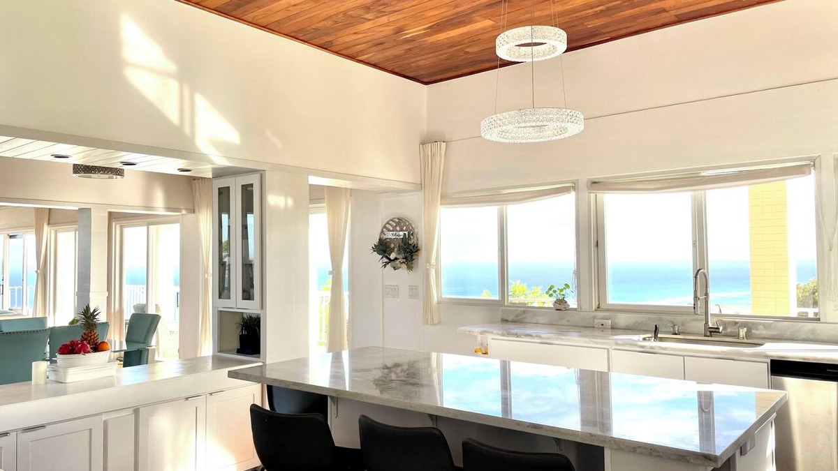 Waialae Iki Ridge House | Rooms with Panoramic Gorgeous Oceanview: 3bedrooms/3baths