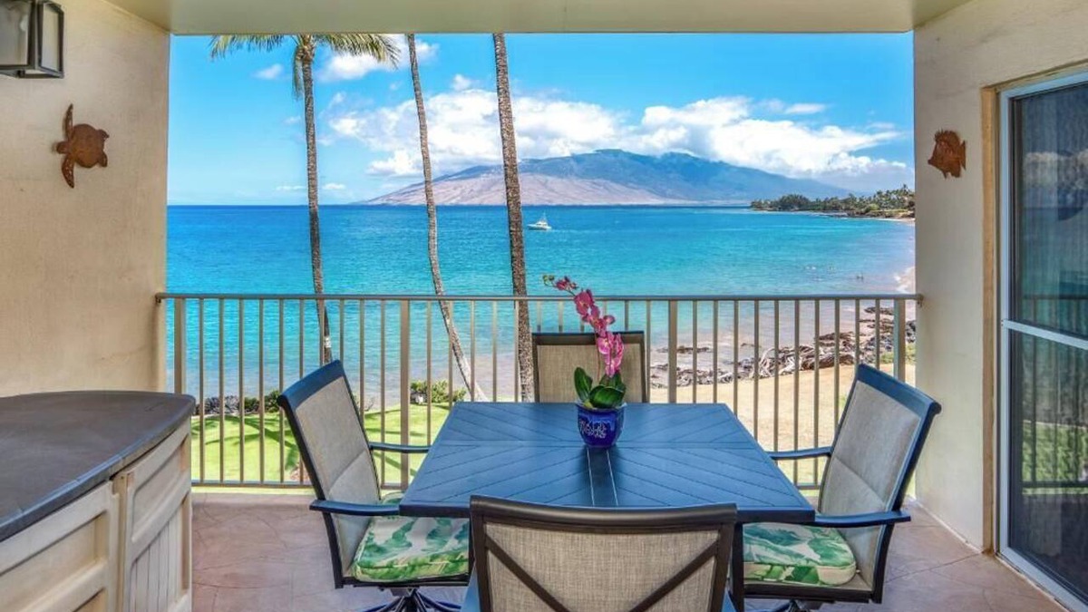 Kihei Condo | Royal Mauian #307: Beachfront Bliss with Stunning Views & Resort Amenities