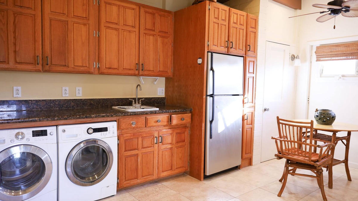 Portlock Bed & Breakfast | Safe + Clean 1BD/1BA surrounded by organic garden