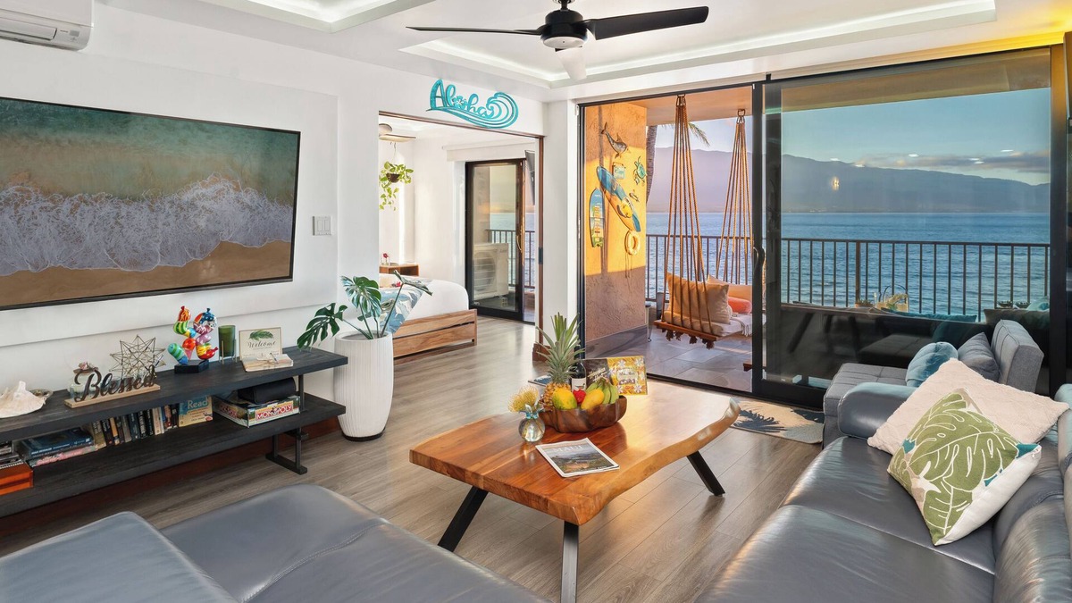 Maalaea Condo | Sea La Vie Secluded Oceanfront condo, Magical Sunrise romantic honeymoon Getaway