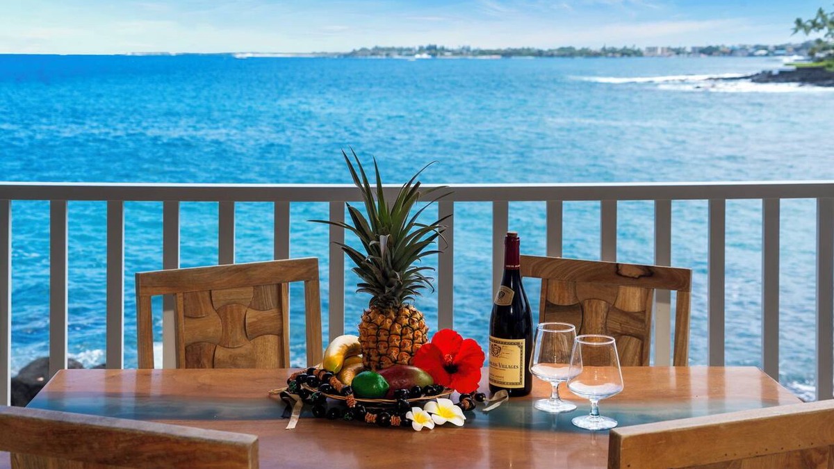 Kailua-Kona Condo | Sea Village 1105: Delightful Oceanfront Condo w/Shared Pool, Spa, & Lanai Views
