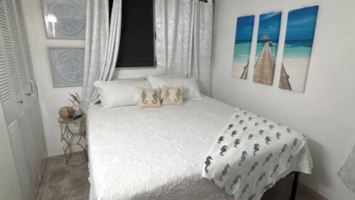 McCully - Moiliili Bed & Breakfast | Seaside Escape with Two Bedrooms
