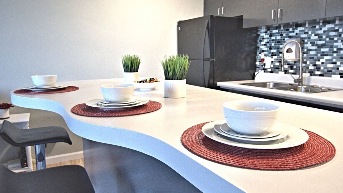 Waikiki Condo | Sept and Oct Low Rates! 1 BR Suite Sleeps Five Fantastic View 1 Block from Beach