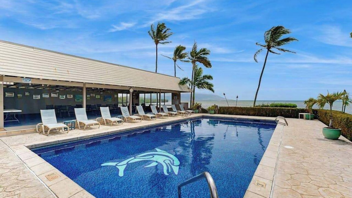 Ualapue Condo | Settle Into a Molokai Oceanfront Condo with Pool, Tennis & W/D
