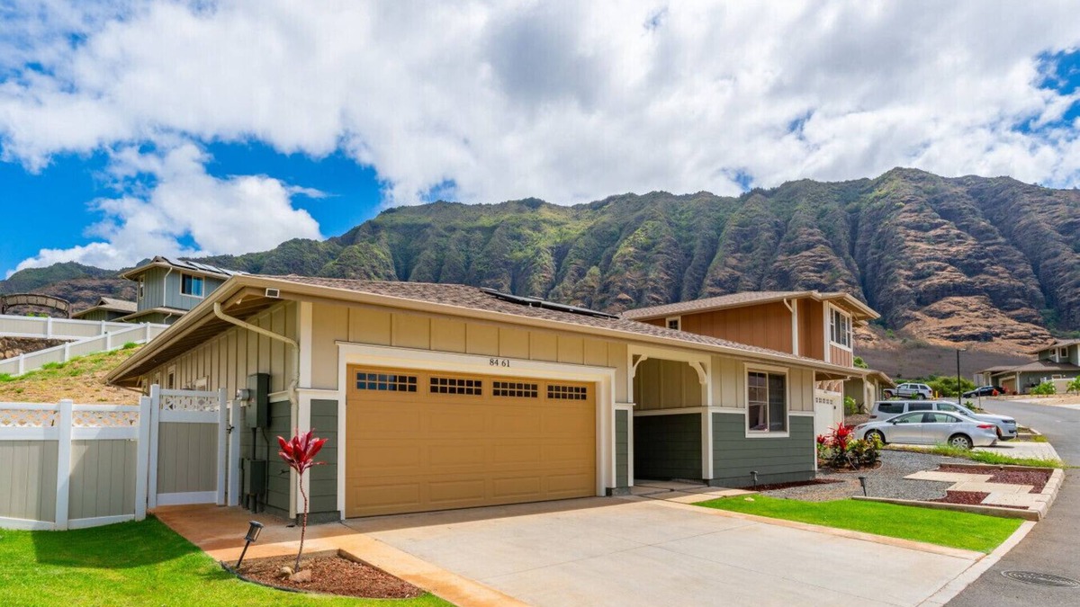 Makaha Valley House | Single Level Home|Community Pool+Gym|Beach 6 Min