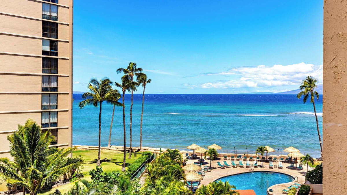 Kahana Apartment | Spacious 2-bedroom apartment with AC and gym