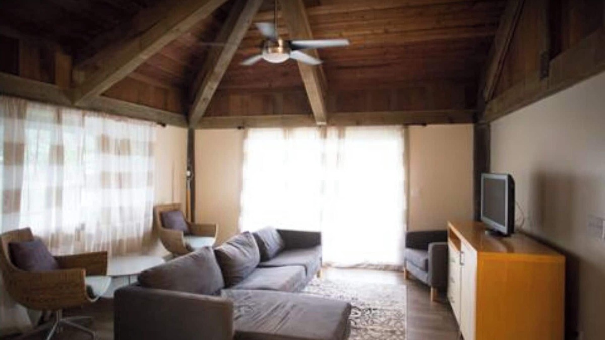 Hauula House | Spacious 2-bedroom house in perfect Hauula Minimum 30 night stay