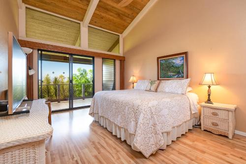 Waikoloa Village Apartment | Spacious 3BR townhouse with partial ocean views in Waikoloa WVA203