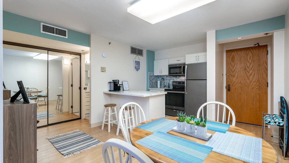 Downtown Honolulu Condo | Spacious Downtown Executive Retreat | Free Parking