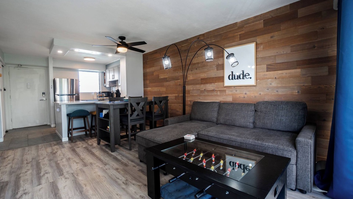 Waikiki Condo | Spacious Modern 2Bdrm Condo, Free Parking in Bldg., Full Kitchen, Sleeps 6.