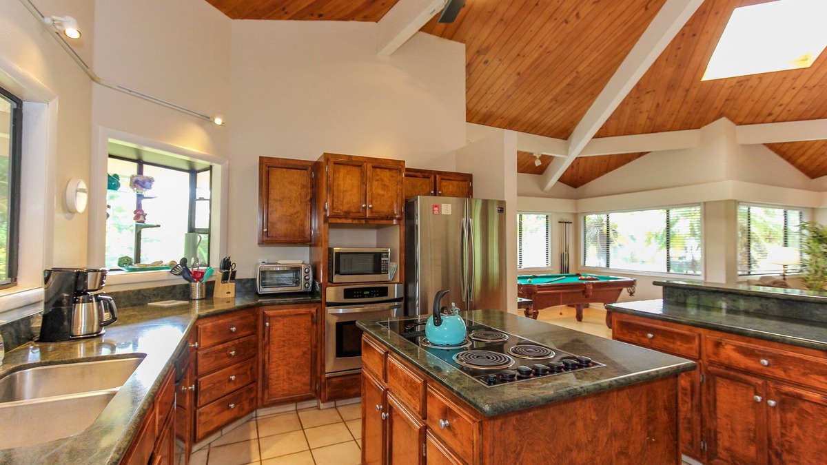 Bayview House | Spacious Poipu Vacation Home Sleeps 6 Walk to Beach w/pool table