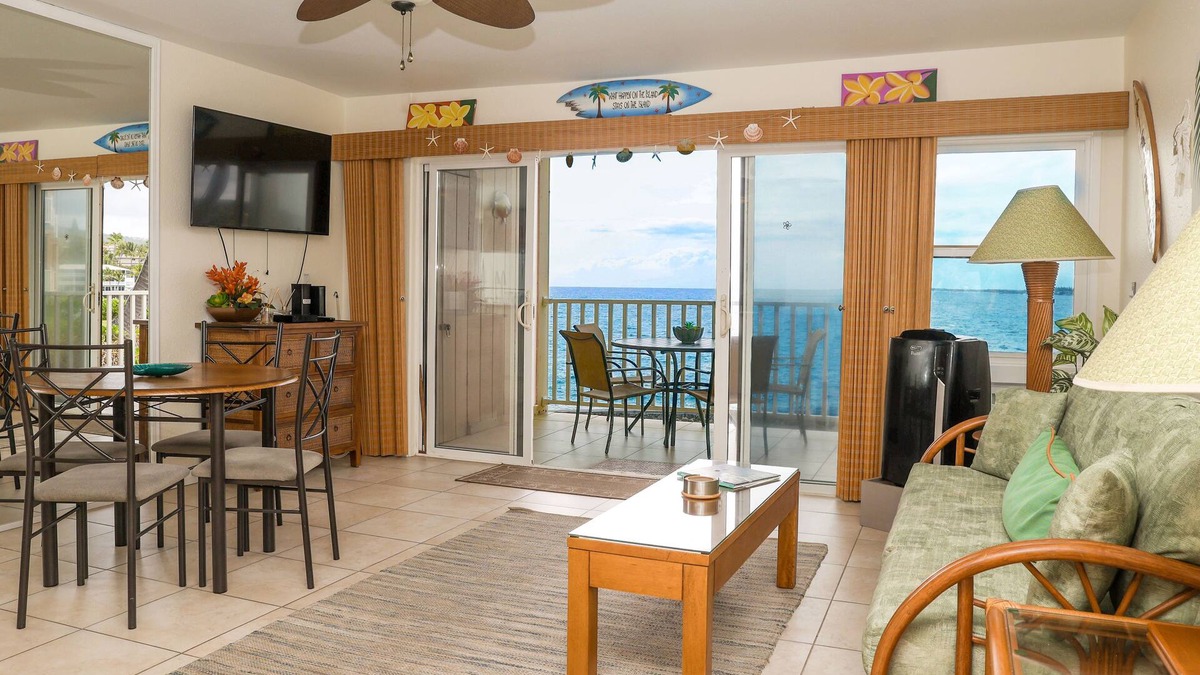 Kailua-Kona Condo | 🏖️SPECTACULAR - OCEANFRONT - GREAT LOCATION!🏖️