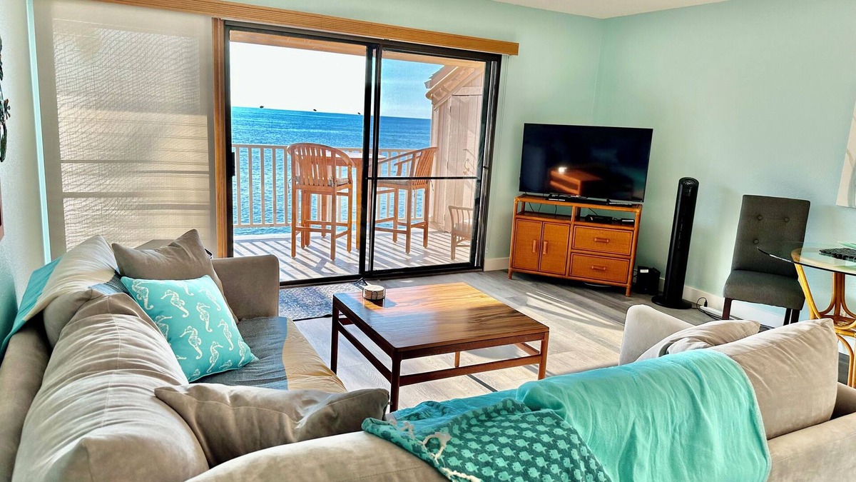 Kailua-Kona Condo | Spectacular View, Direct Oceanfront Kona, Top Floor, Brand New A/C