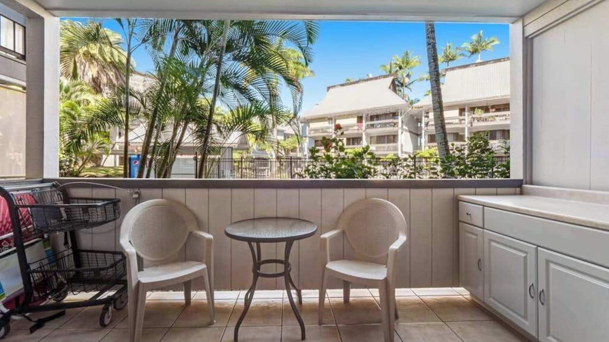 Hilo Apartment | Stay in the Heart of Hilo in a Remodeled Condo with Pool & Lanai