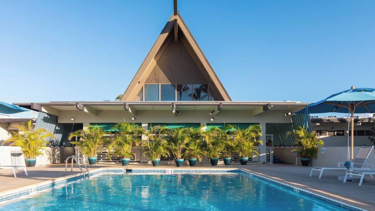 Kahului Hotel | Steps From Kanaha Beach Park | Ocean View | Outdoor Pool, Pets Allowed!