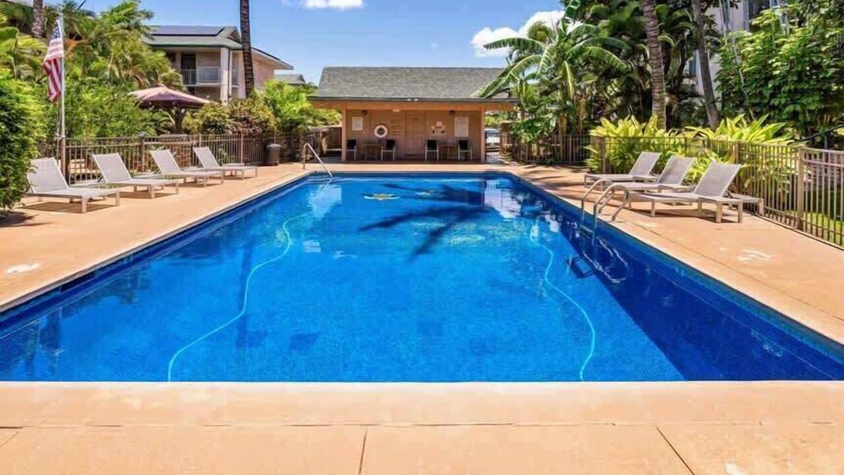 Kihei Condo | Steps to Beach Condo with Ocean Views & Pool